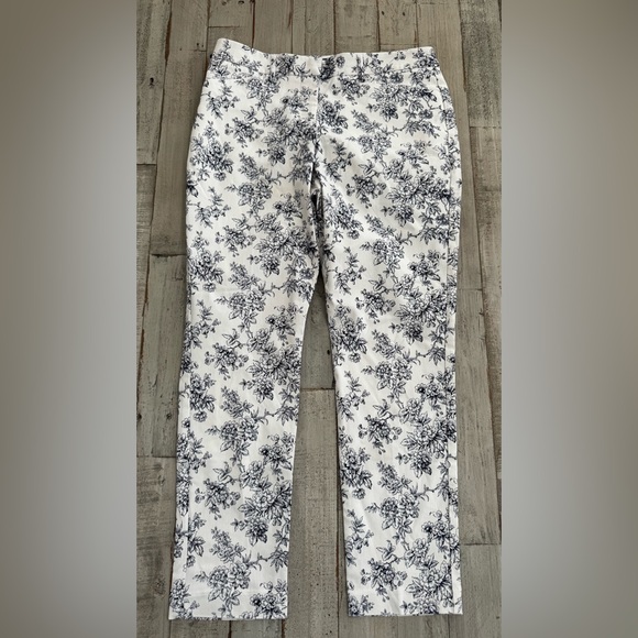 Mario Serrani Women’s White and Blue Patterned Women's Ankle Jeans - Picture 2 of 12